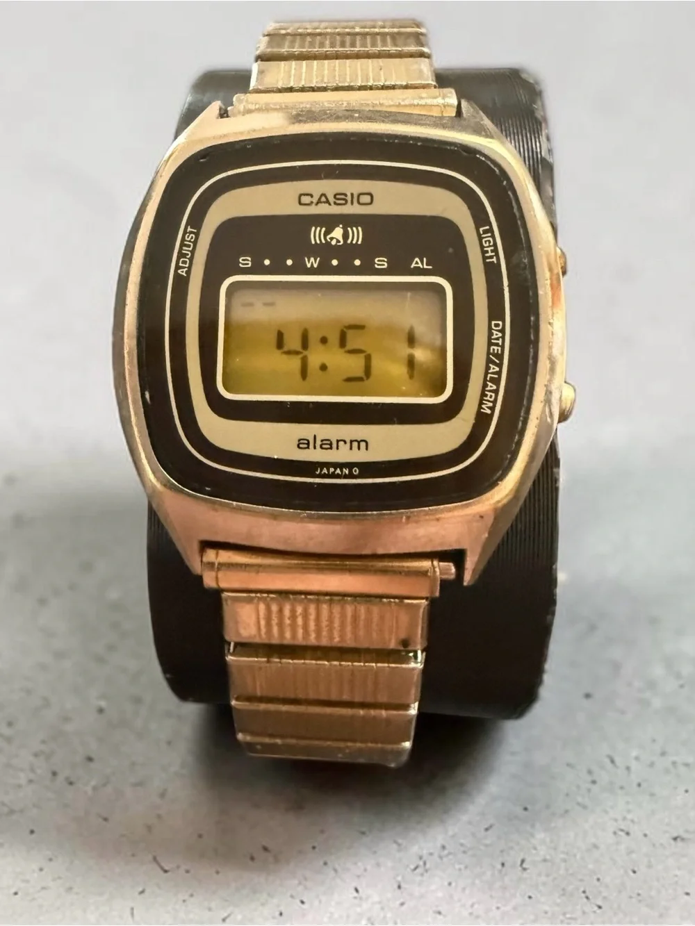 Vintage Casio LA-555G Digital Alarm Watch Japan LCD Runs Original Bracelet
